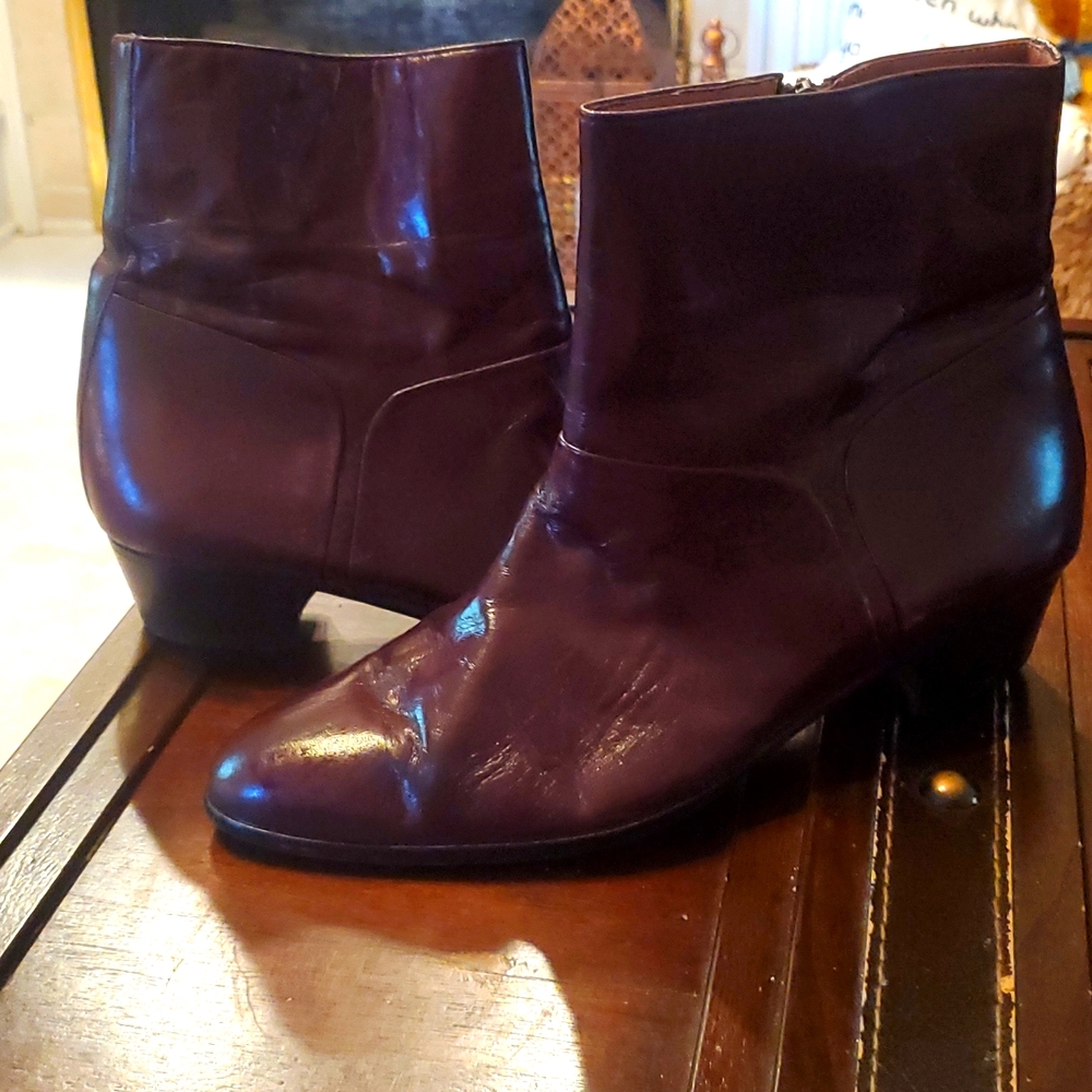 Mens 8 1/2 beetle style ankle boats dark brown leather made in Spain.